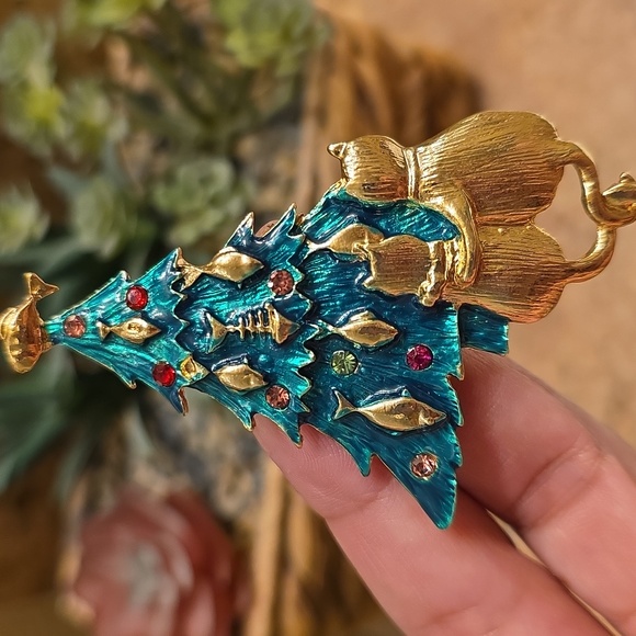Jewelry - Cat Christmas Tree Brooch Pin